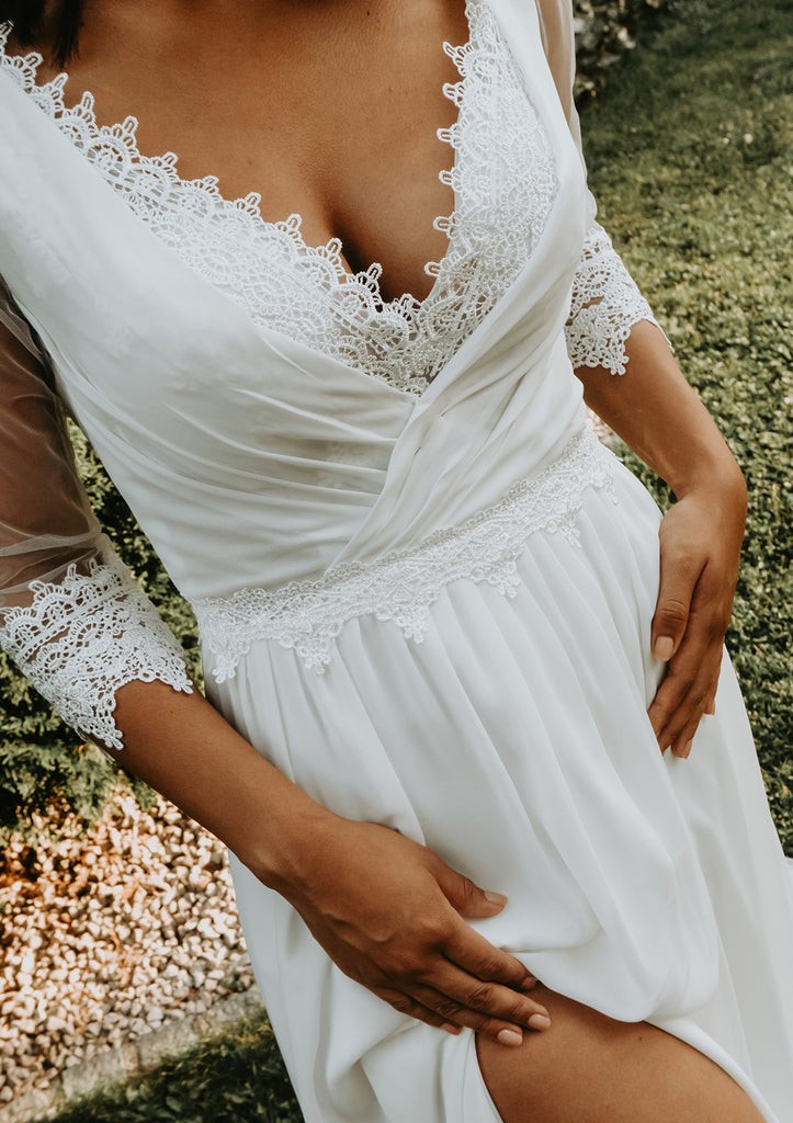 Brautkleid "Allesandra" schlicht elegant | Boho Spitze mit Chiffon - Bridal LUUV