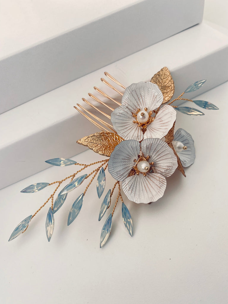 Exklusiver Haarkamm "White-Flower-Opal" | Handmade-" Something Blue Kollektion - Bridal LUUV
