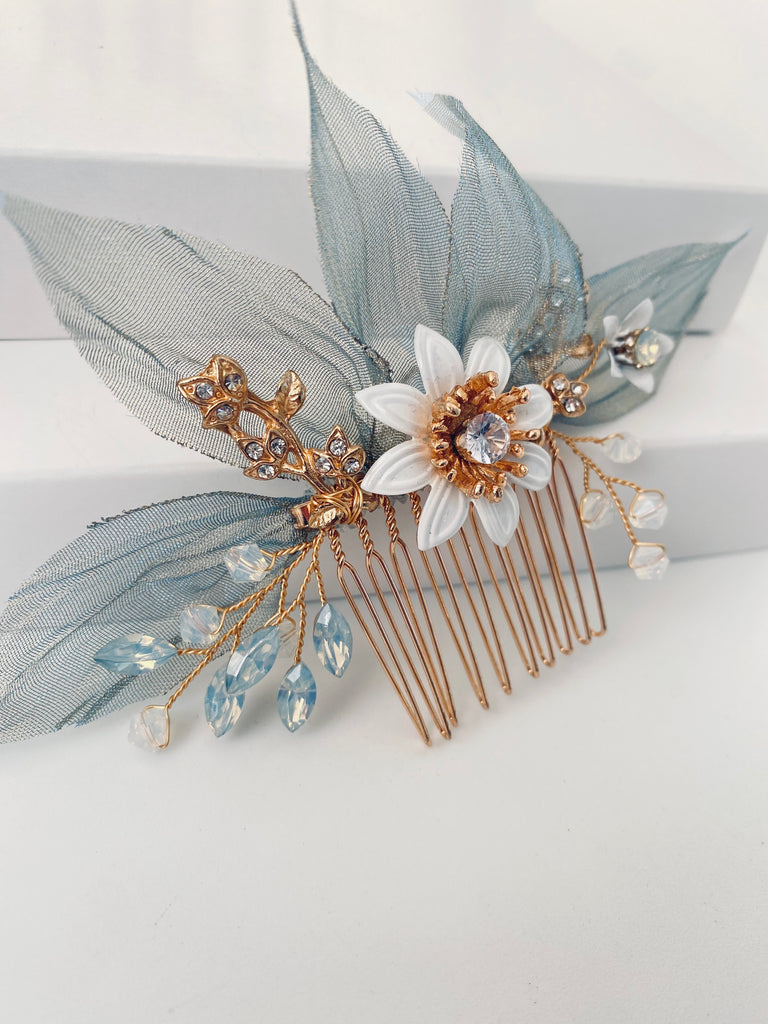 Exklusiver Haarkamm "White-Flower-Tulle" " | Handmade-" Something Blue Kollektion - Bridal LUUV
