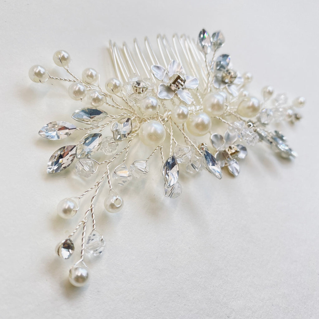 Braut Haarkamm "Silver Fleur" mit Blüten, Perlen & Strass | Handmade - Bridal LUUV